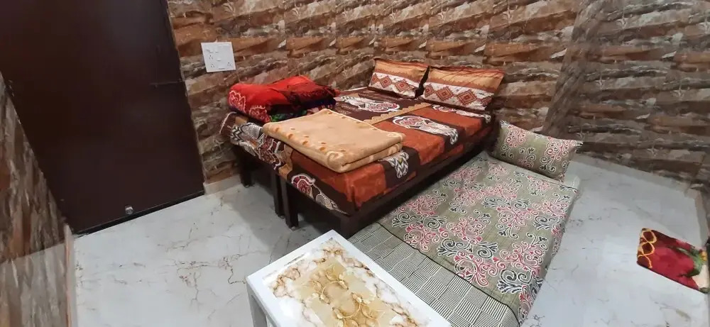 Luxury Flat in Foreigner Areof Lajpat Nagar With Fully Equipped Kitch