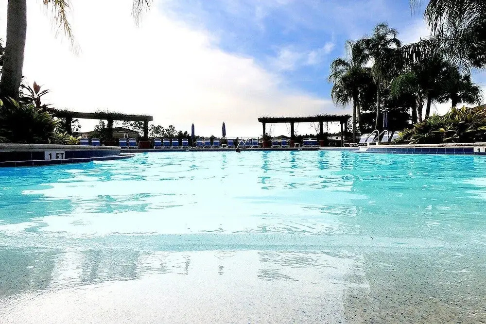 Fresh Decor With Hardwood Floors Huge Private Pool Area CDC Standards 4tv121
