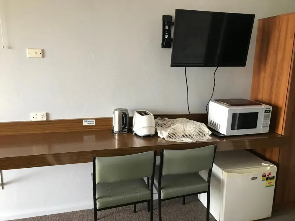 County Lodge Motor Inn