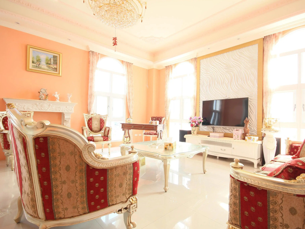 Decoupage Manor