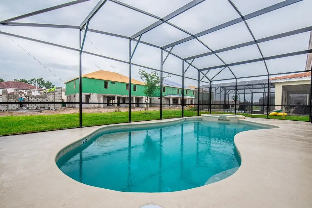 Solterra - 7004 Oak Wood Street