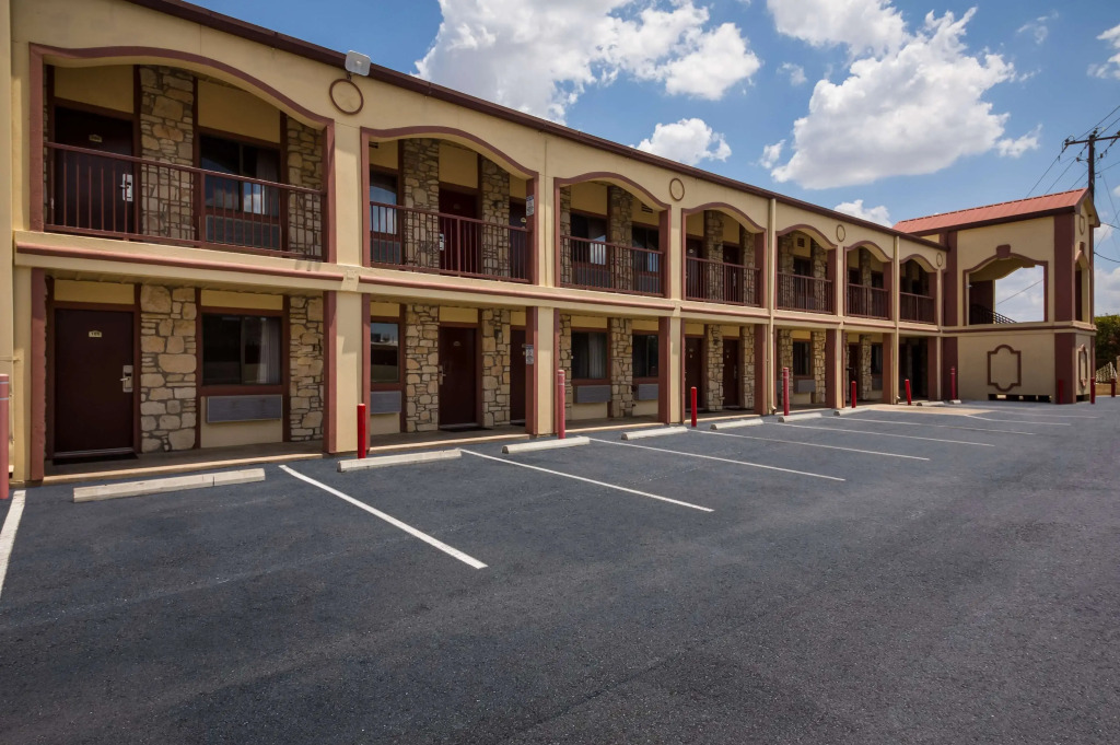 Americas Best Value Inn Buda