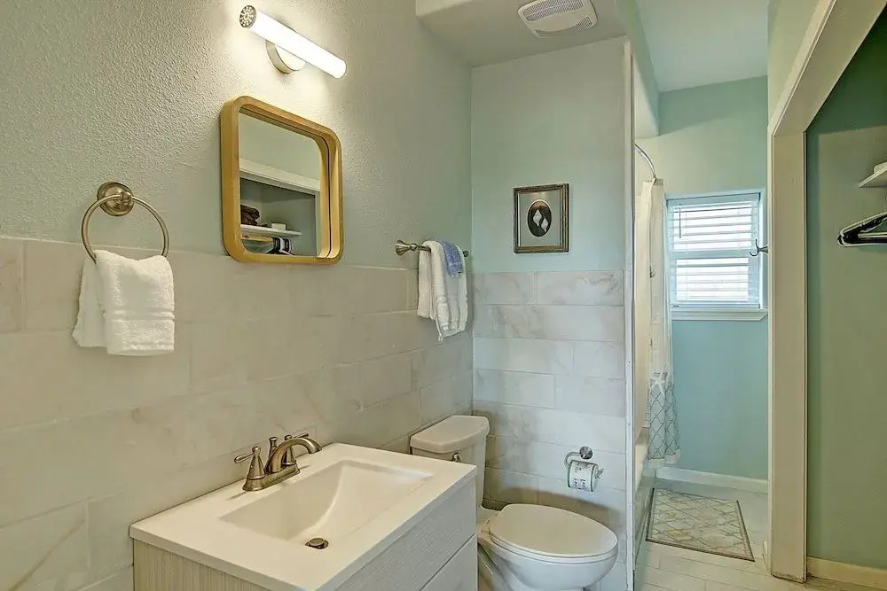 Captain's Quarters 1 Bedroom Condo by Redawning