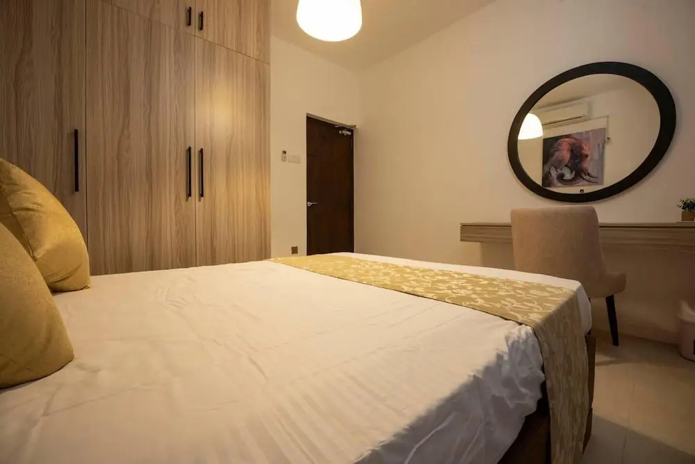 Luxury Apartment - Sleeps 6, Garden & Parking