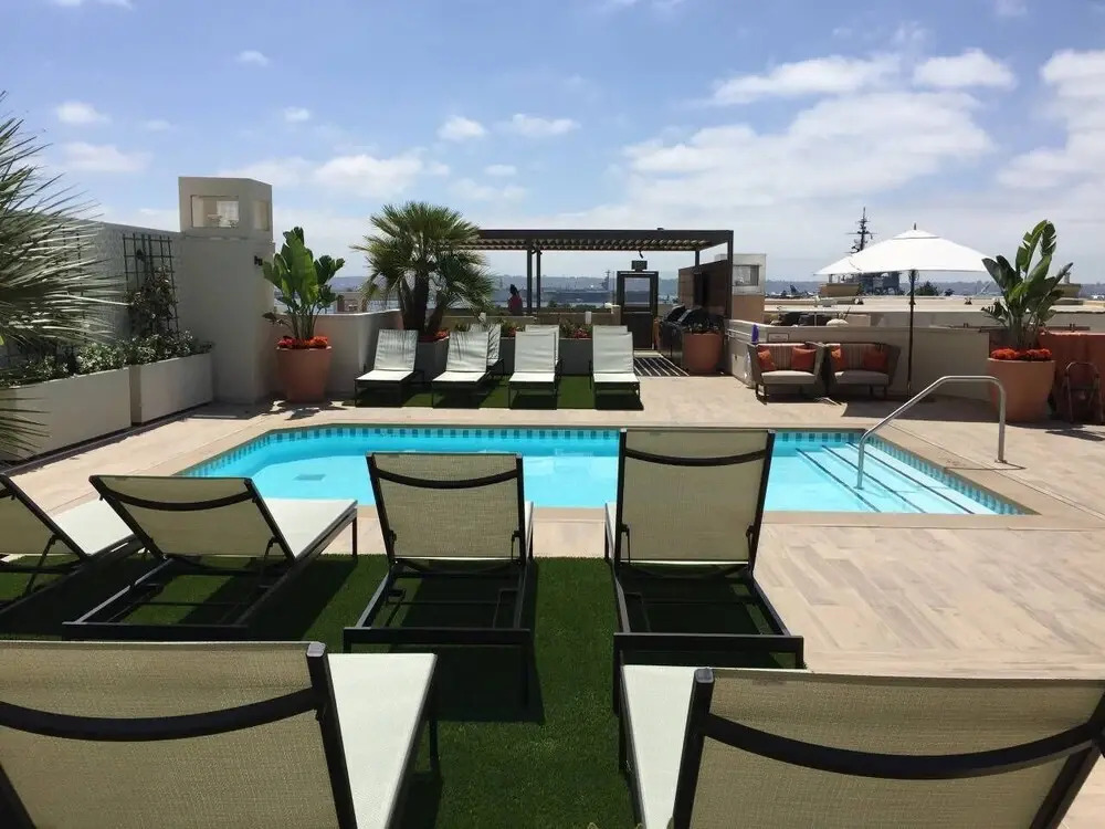 H2 -NEW Gorgeous Downtown San Diego 1 Bedroom + Upstairs Bedroom Loft!