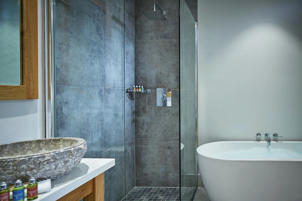 Barnett Hill - Luxury Hotel