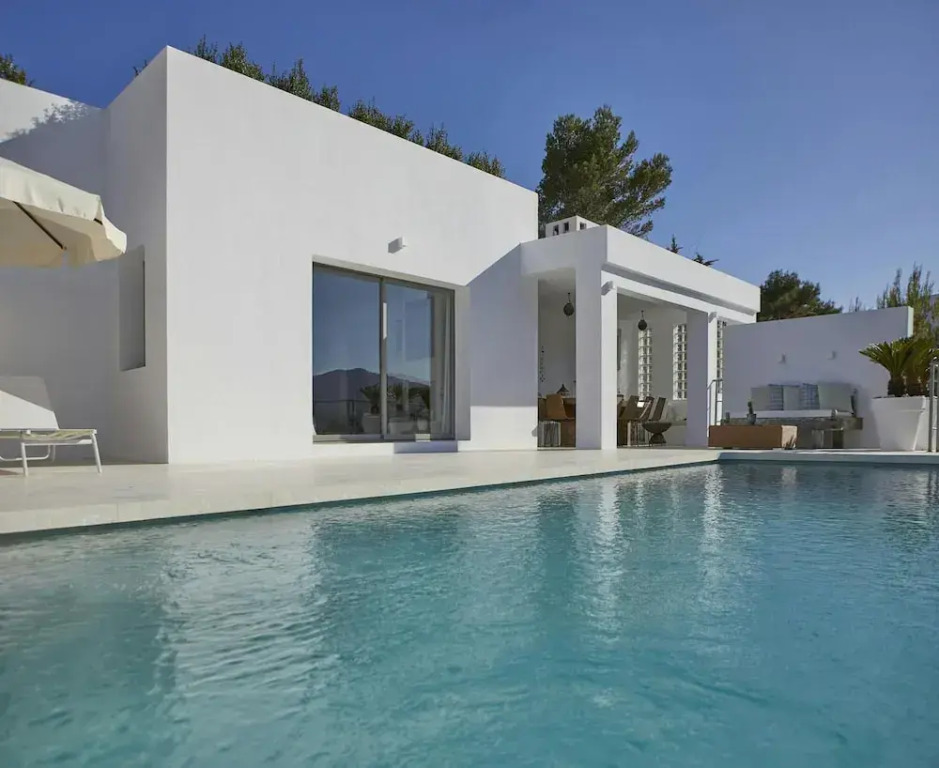 Villa in Porroig with Stunning Sea Views