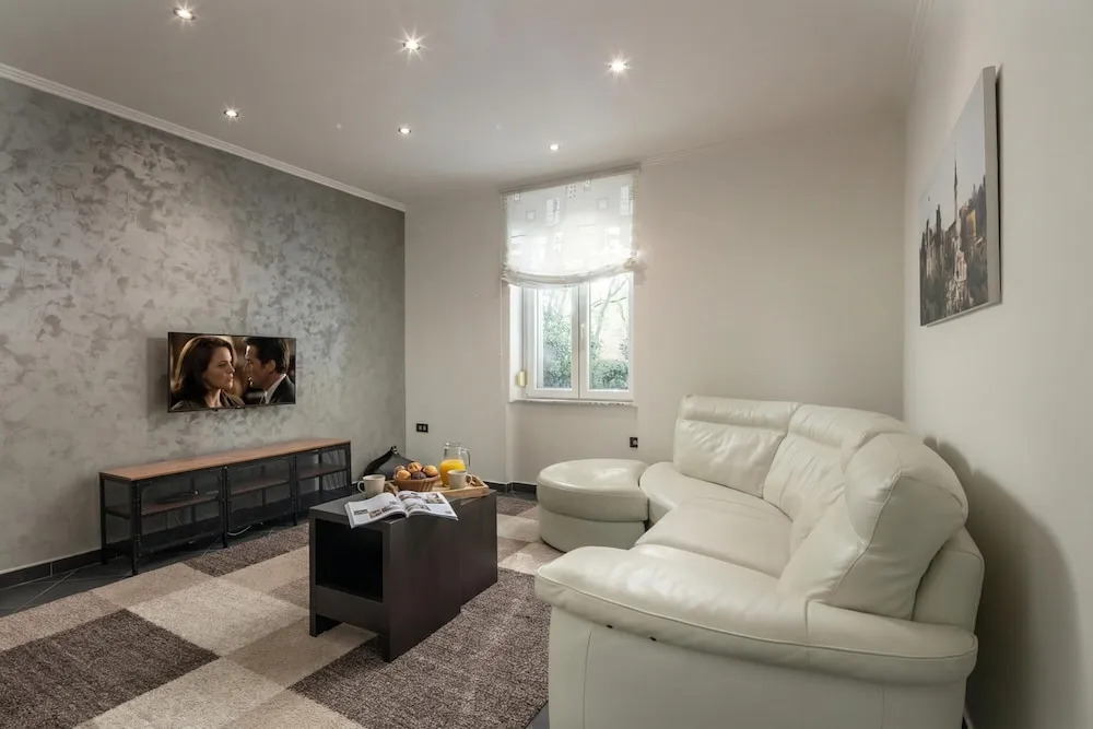 Quiet City Apartment Dexa