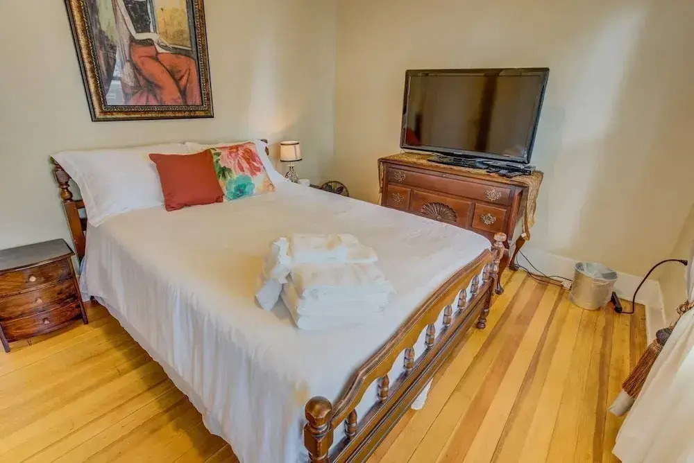 2BR Old Colorado City Garden of The Gods