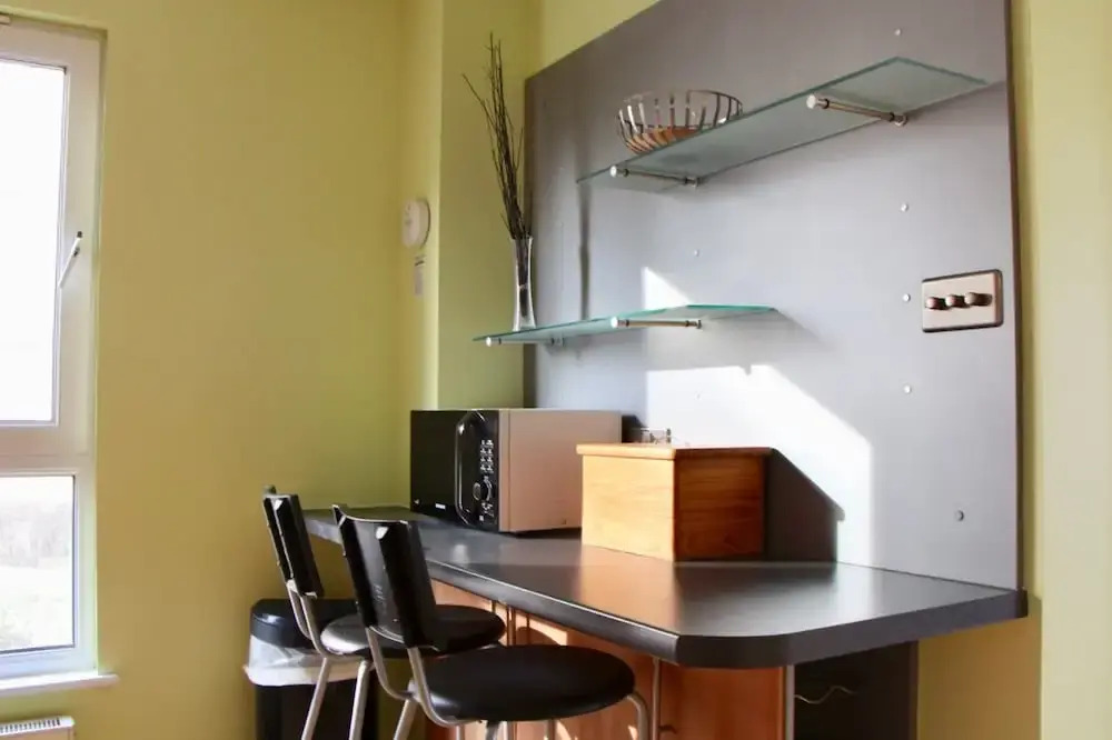 Modern 3 Bedroom Property Near Edinburgh Harbour
