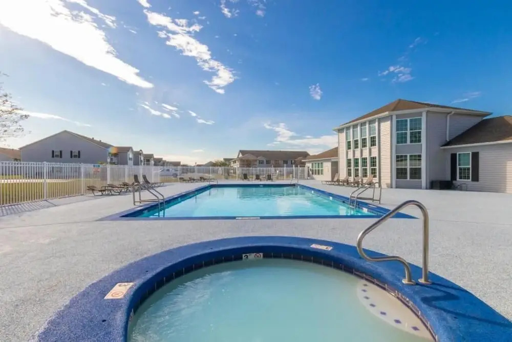 Charming 2BR Condo w/ Private Balcony in Gulf Shores, Pool, Hot Tub