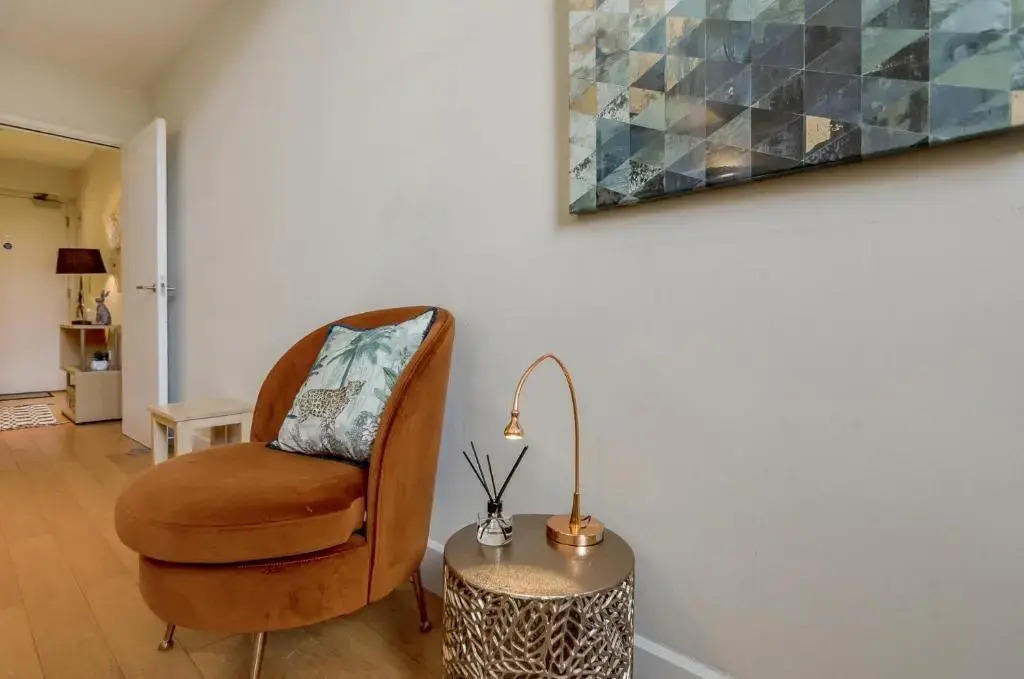 King St 1 bed apartment