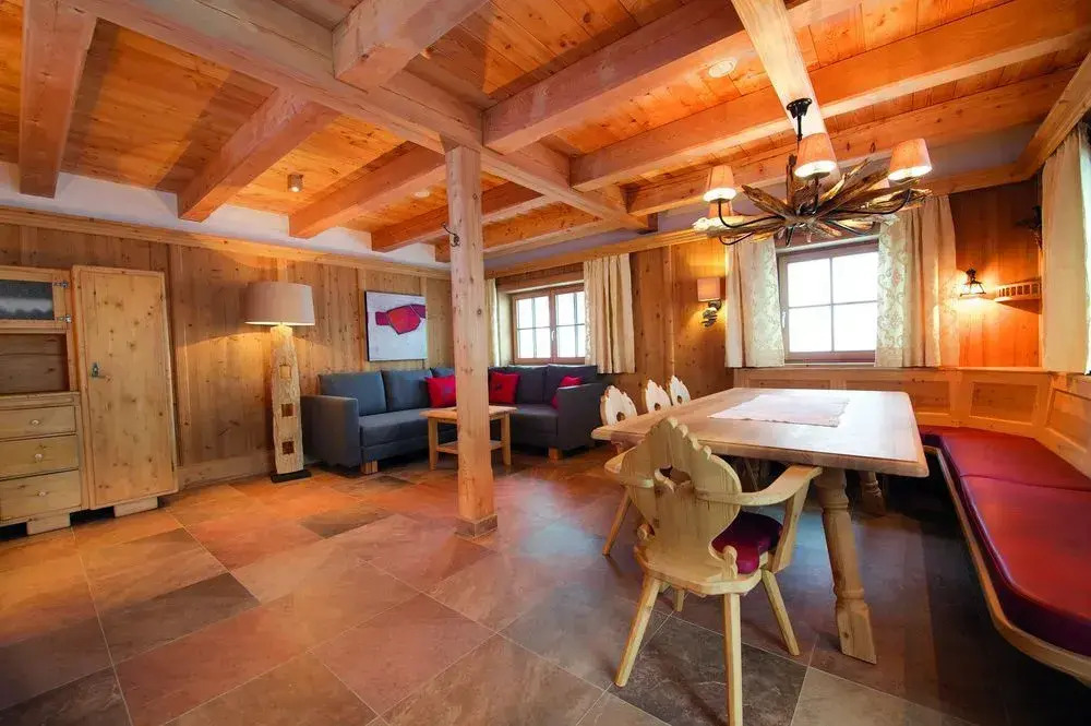 Wallegg Lodge - Alpine Premium Chalet - Ski In-Ski Out - Real Alpine Location Saalbach