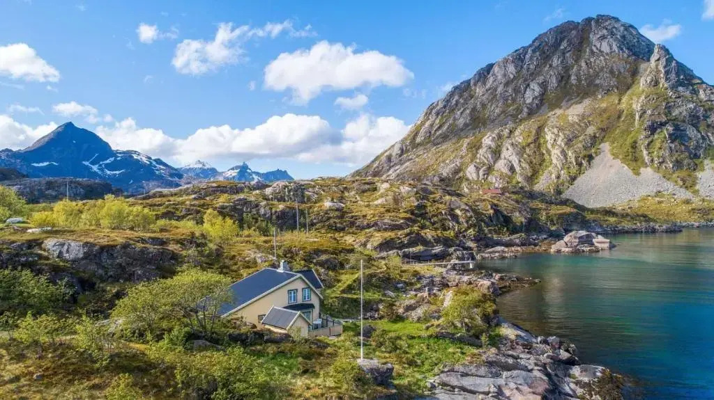 Sea-view house in Sund