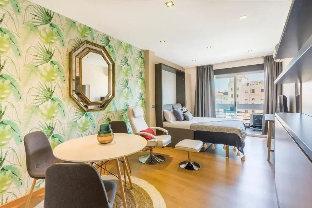 Cozy studio overlooking Pedro Zerolo Square