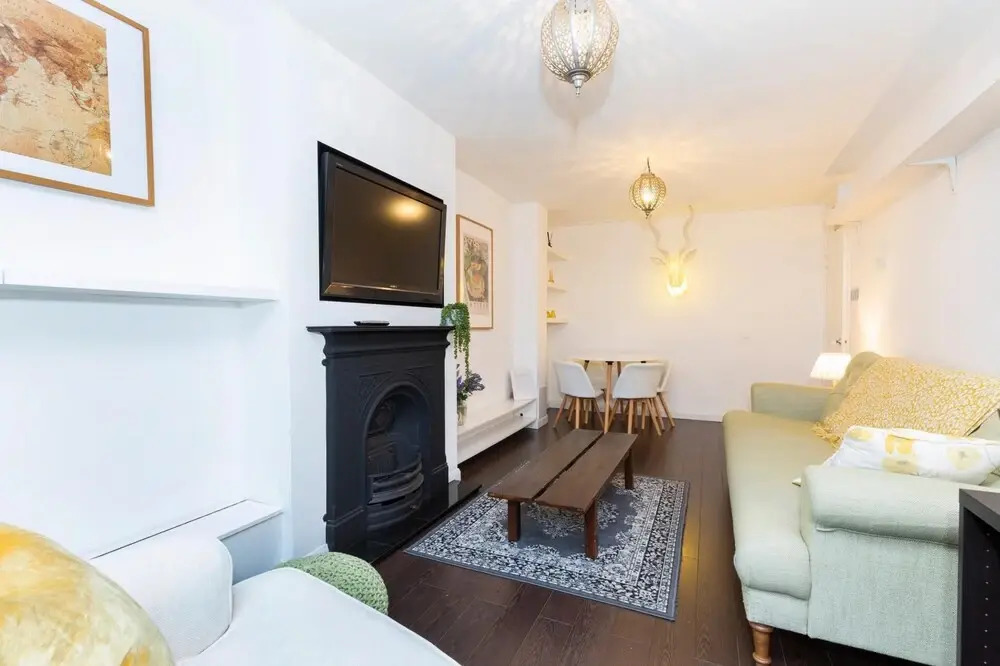 Contemporary 2BD Garden Maisonette Near Angel
