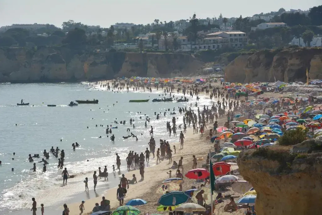 Apartamento Vista Mar a menos de 50m da praia.