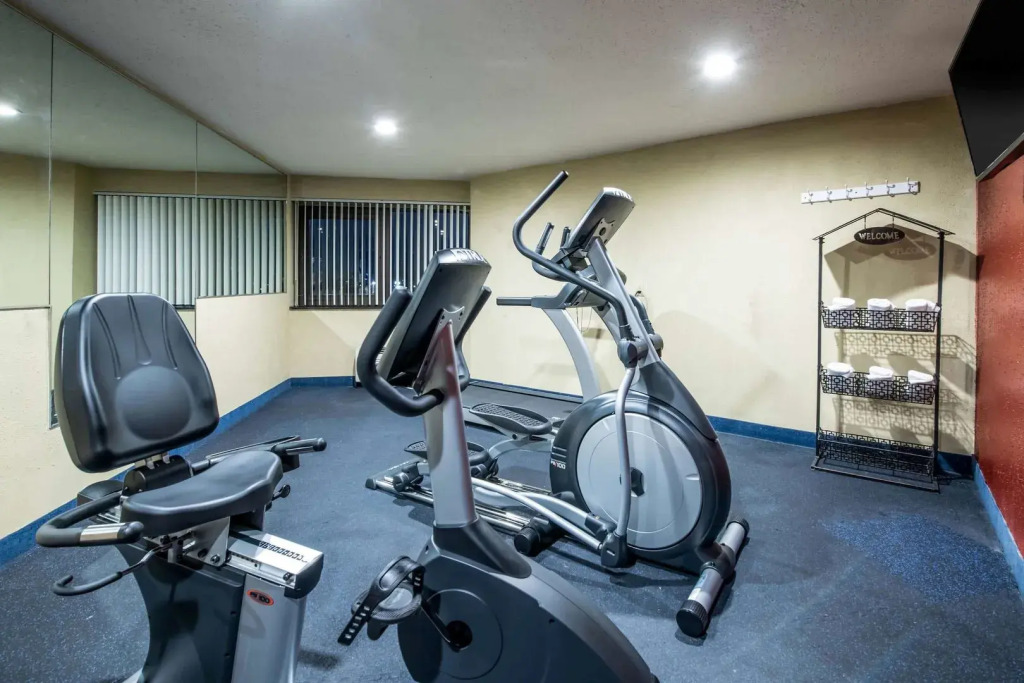 Apm Inn & Suites