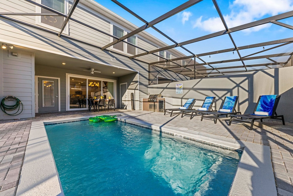 Stunning 5Bd w Pool & Game Room Near Disney 16165