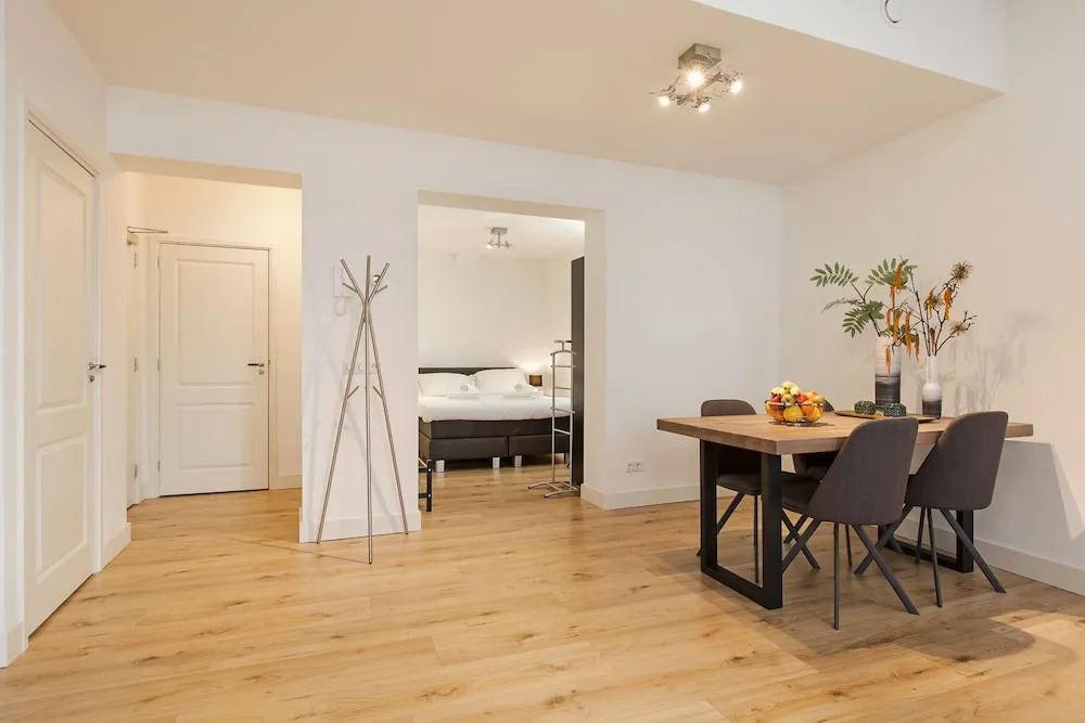 Canal Garden Apartment