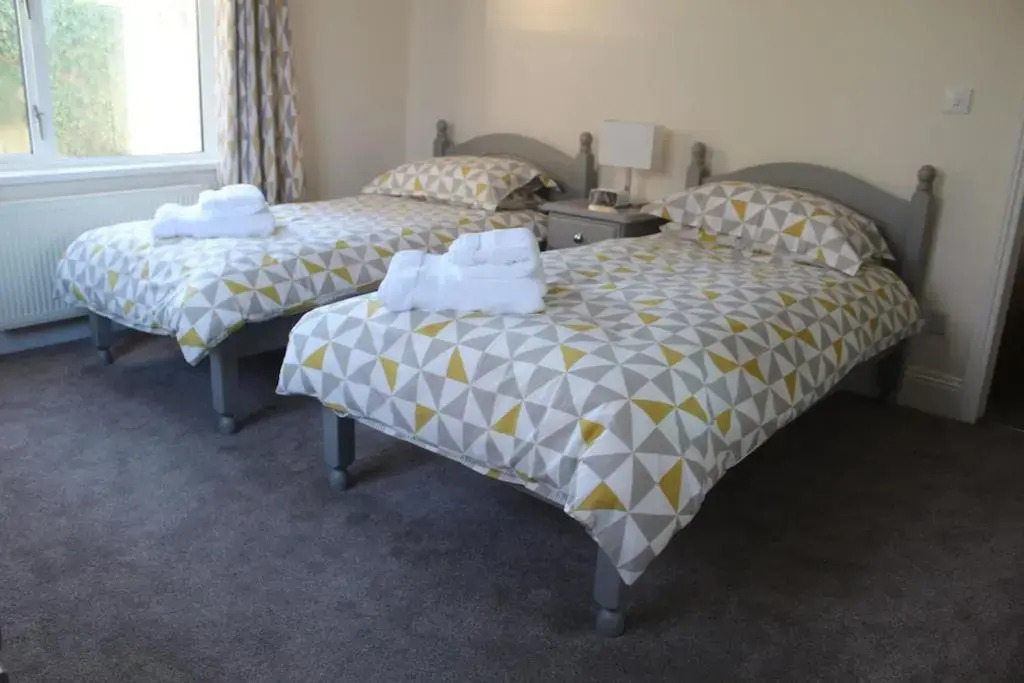 4 Beds/3 Baths, Fab Open Plan Living, Parking, Beach 1 mile, Child/Dog Friendly