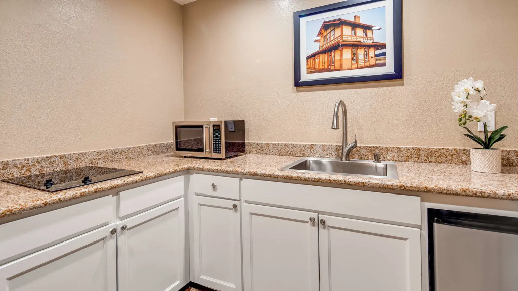 Best Western Plus Heritage Inn