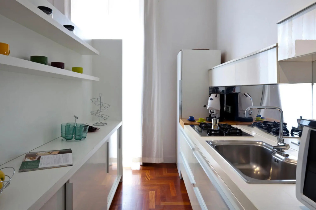 Elegant Apartment at Chiaia by Wonderful Italy