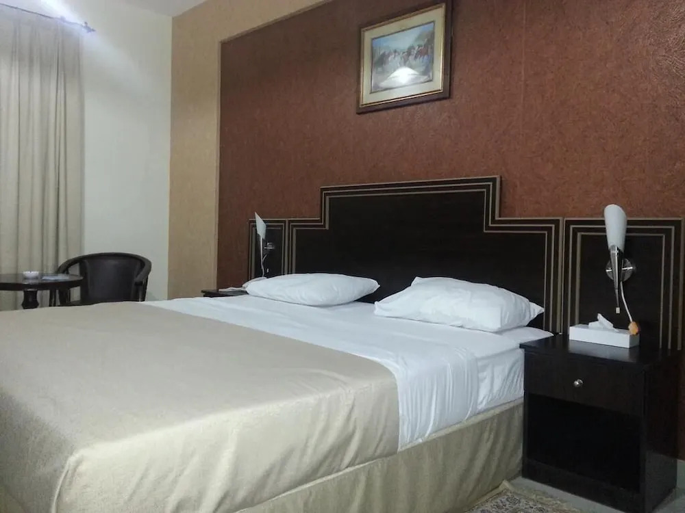 Dolphin Hotel