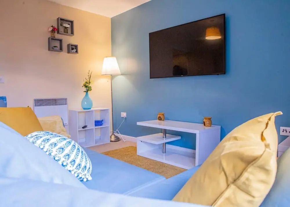 Inviting 2-bed Apartment in Wolverhampton