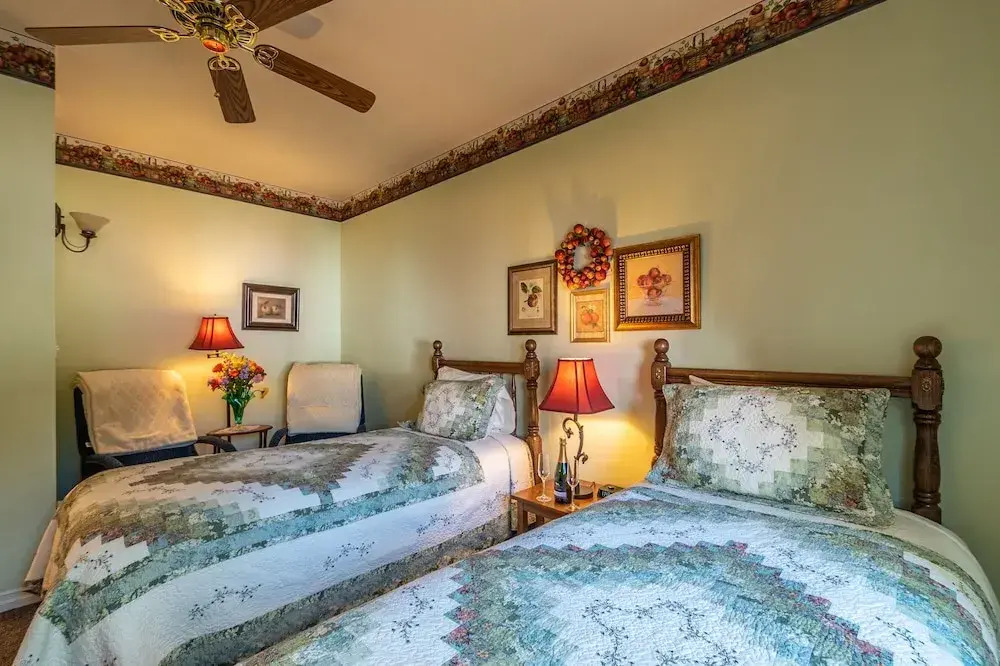 Apples Bed & Breakfast
