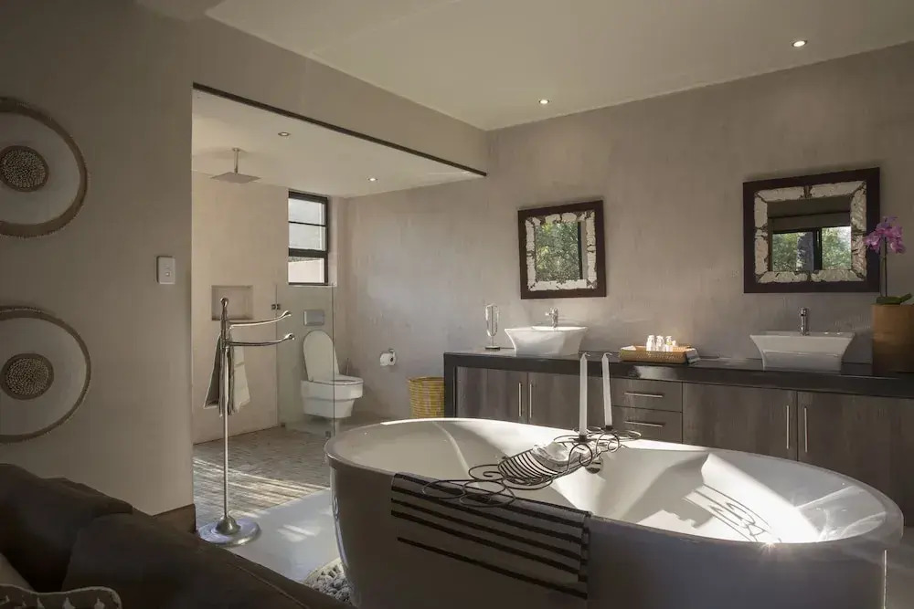 Moya Safari Villa