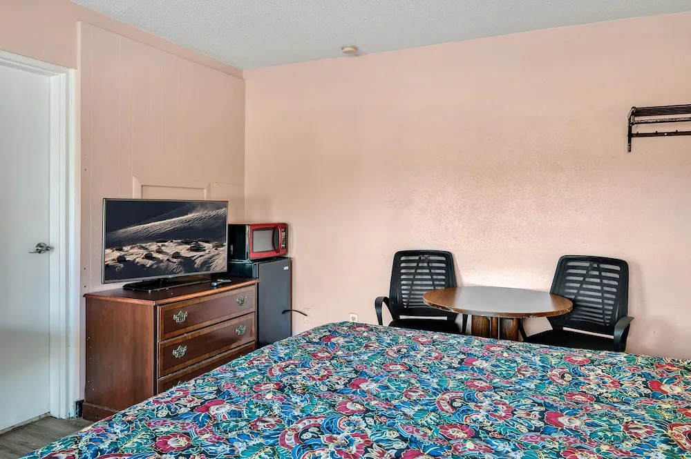 TRAVELERS INN