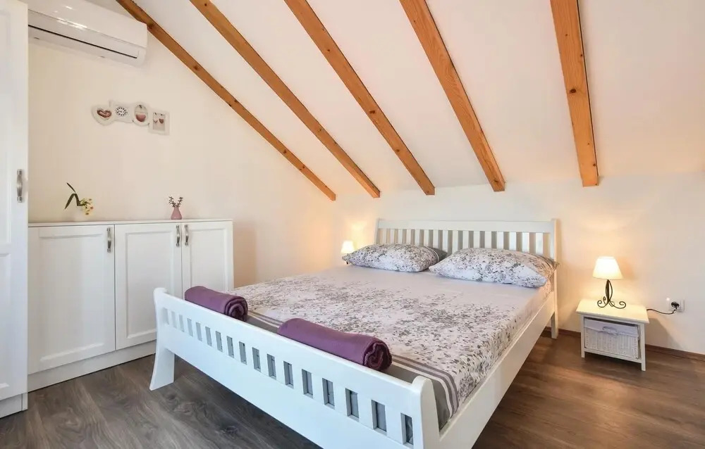 Three-Bedroom Holiday Home In Pucisca