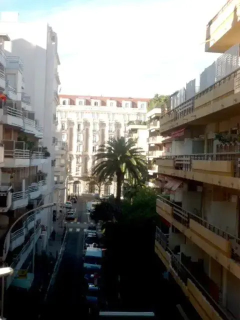 MODERNE 3 PIECES 30 m CROISETTE