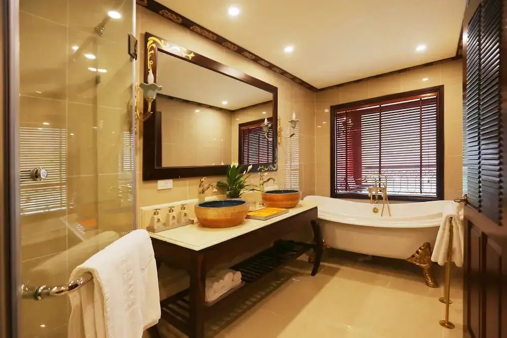 Indochine Lan Ha Bay