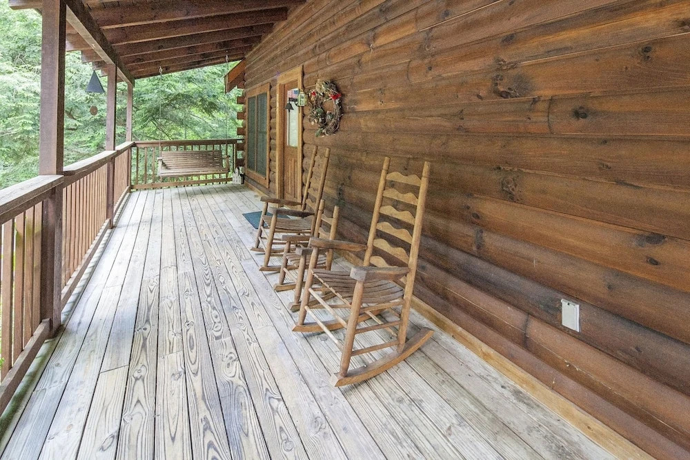 Er215 â Red Bird Haven Great Location â Close To Town! 3 Bedroom Cabin by RedAwning