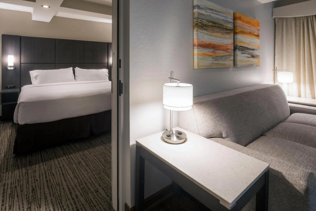 Holiday Inn and Suites Phoenix Airport North by IHG