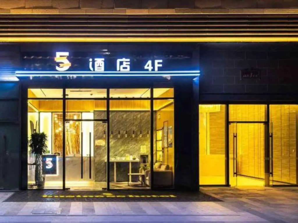 5 Hotel