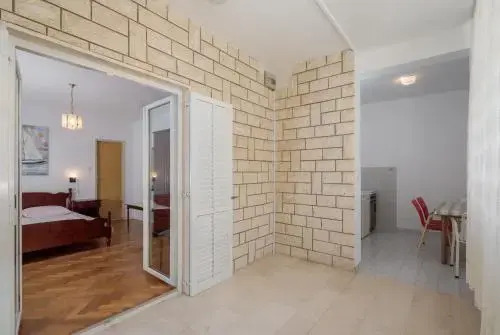 Apartments and Rooms Denis