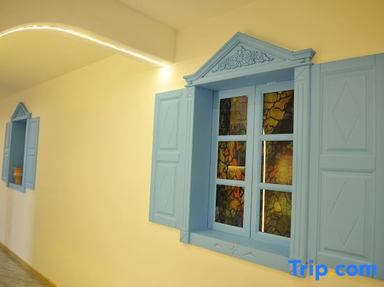 Sunny Artistry House · Borderless Village Residence (Airport Railway Station Store)