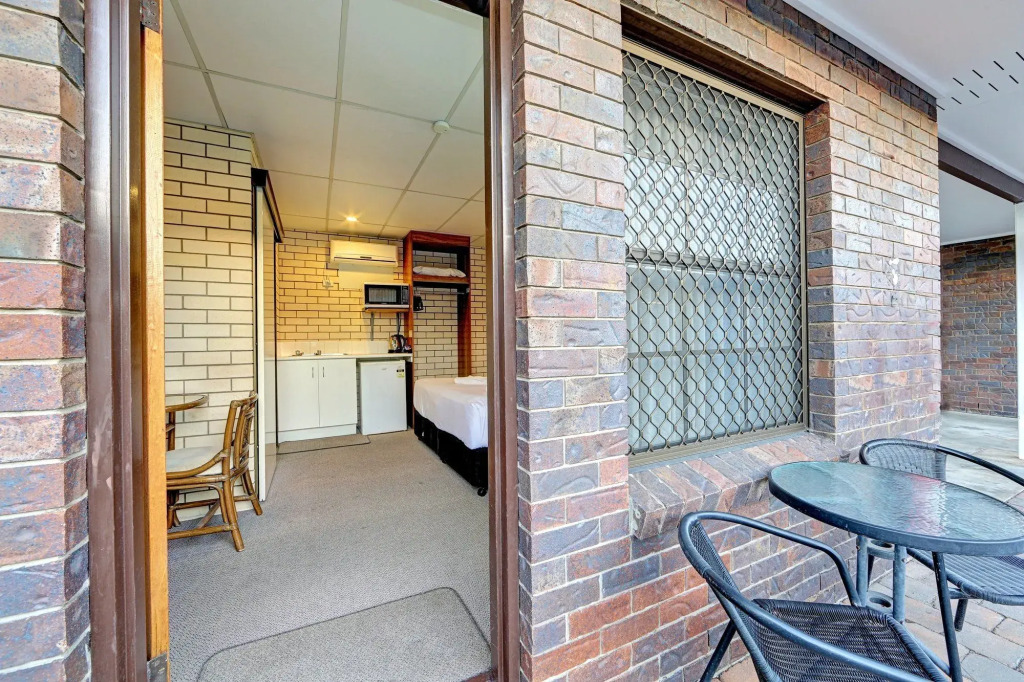 Chalet Motor Inn