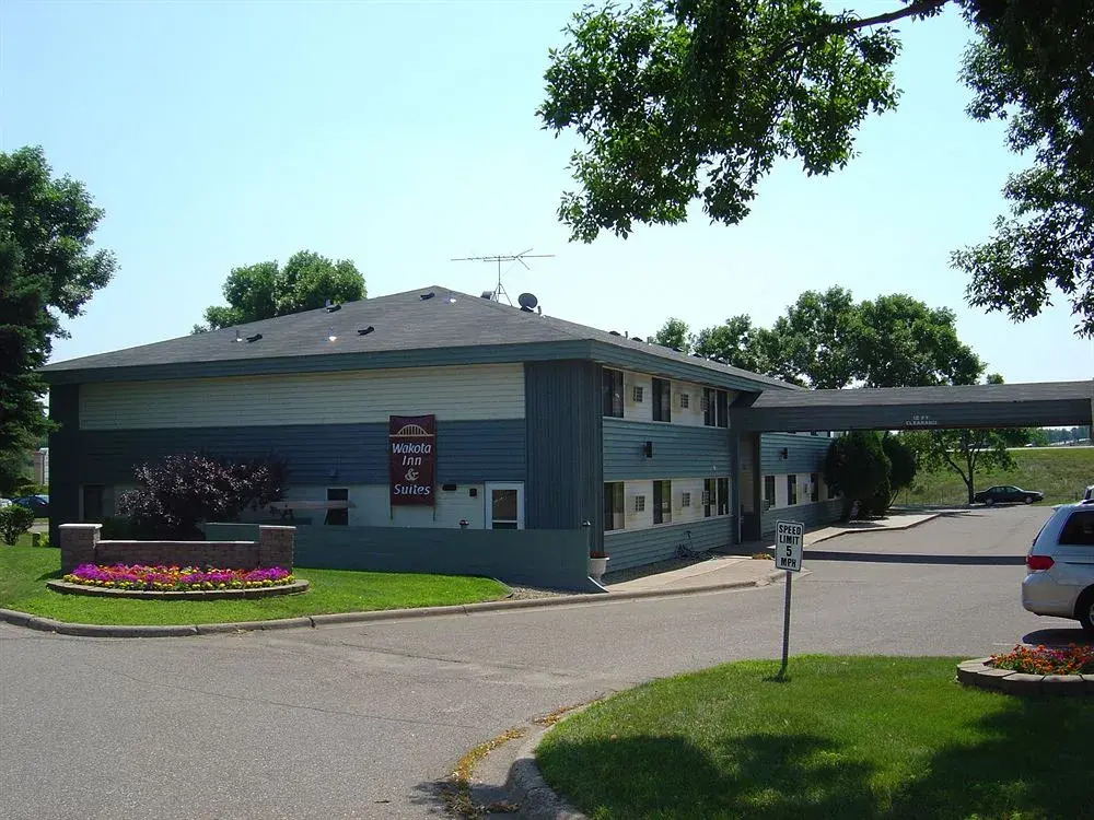 Wakota Inn and Suites