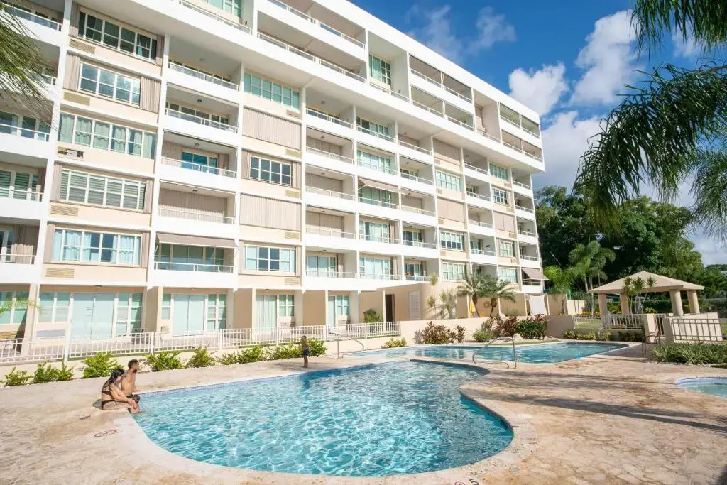 Beachfront 2 bdr apt with beautiful views