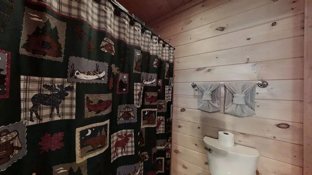 Karen's 2 Bedroom Cabin by Redawning