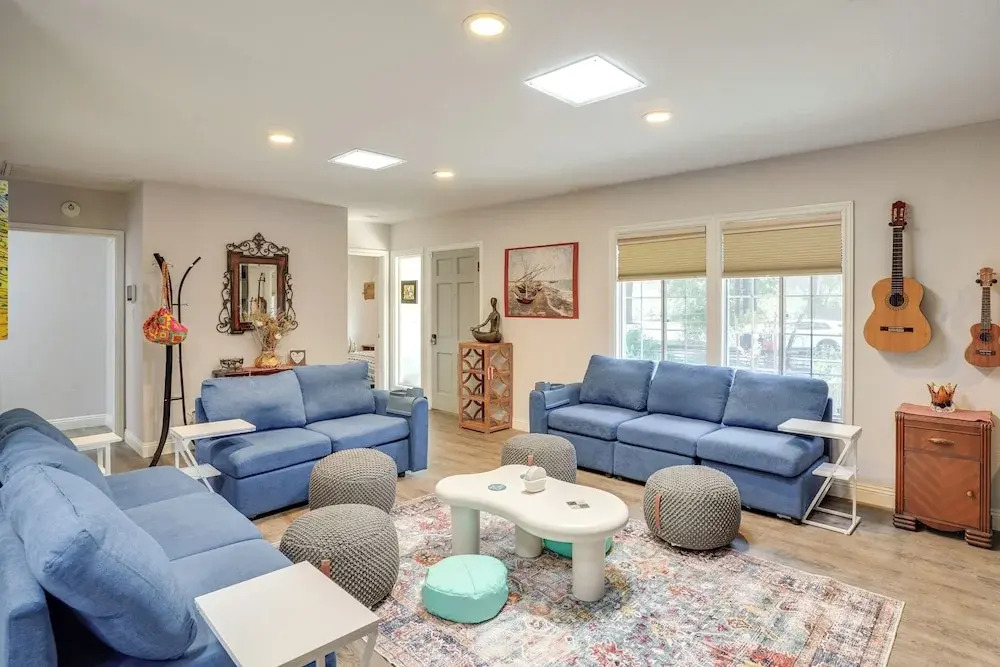 2 Mi to Cal State Long Beach: Bungalow w/ Hot Tub!