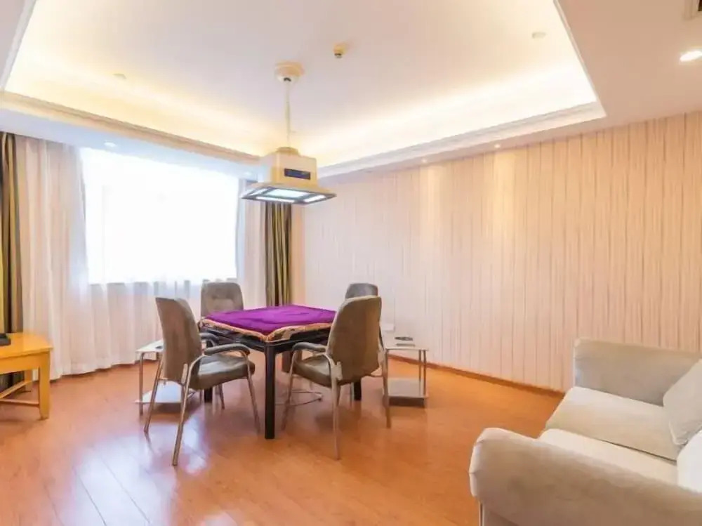 Vienna Hotel (Jingzhou Jianli Jiangcheng)