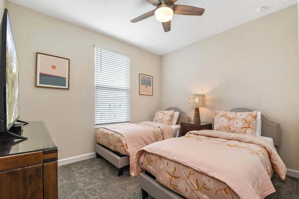 Home Away From Home! 6br, 5.5 BA