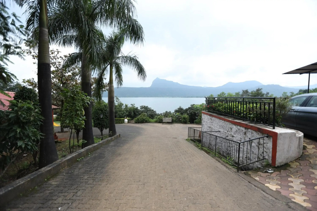Jumbo Paradise 1 BHK Luxury Lake View Cottage