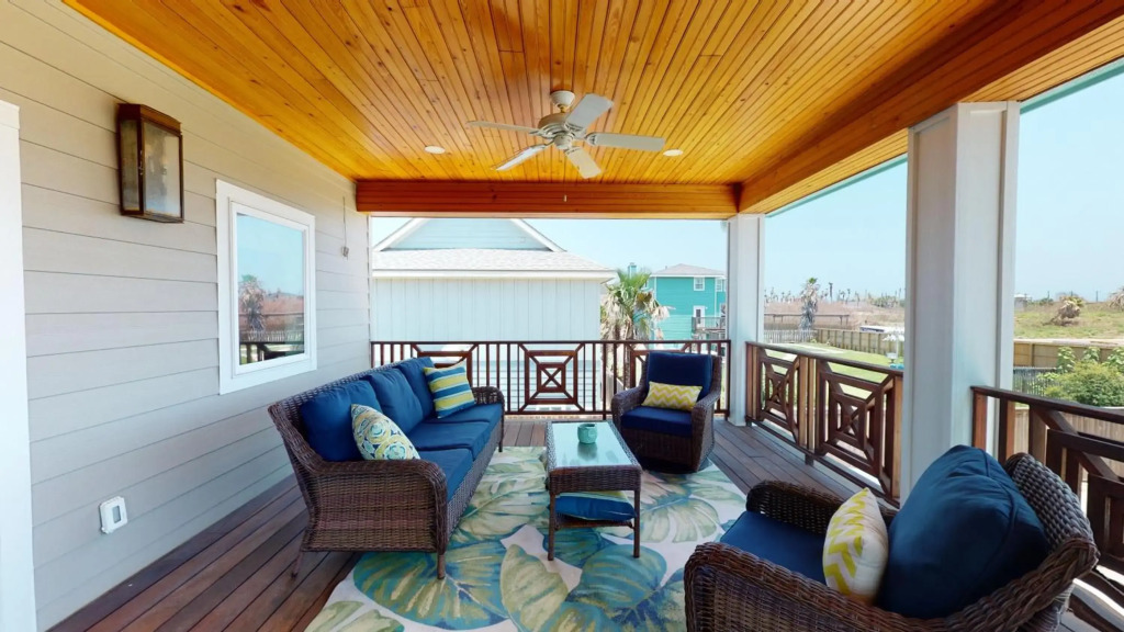 SE831 Huge and Upscale Home with Heated Private Pool in the Heart of Port A
