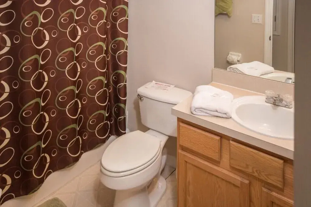 Southside Large Pool Near Disney! 3 Bedroom Home